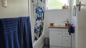 Haartrockner, Handtücher, Toilettenpapier