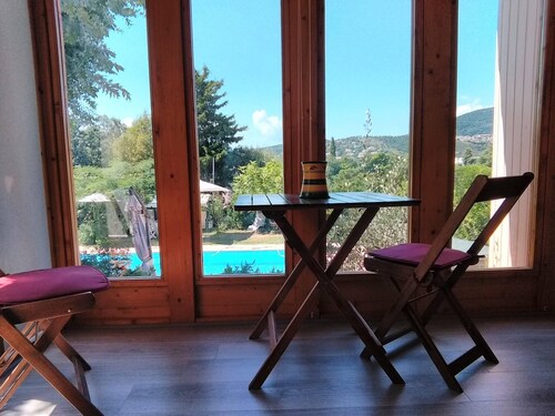 AIR-CONDITIONED CHALET FOR 2 PEOPLE, QUIET LOCATION, WALKING DISTANCE TO SHOPS AND BEACHES