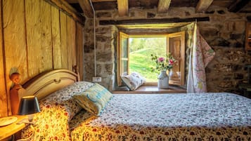 1 bedroom, iron/ironing board, bed sheets