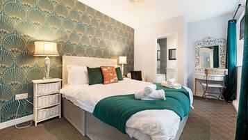 4 bedrooms, iron/ironing board, free WiFi, bed sheets