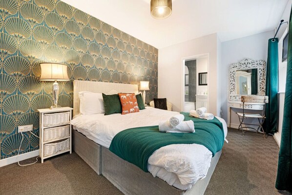 4 bedrooms, iron/ironing board, free WiFi, bed sheets