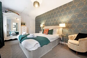 4 makuuhuonetta, silitysrauta/-lauta, ilmainen Wi-Fi, vuodevaatteet