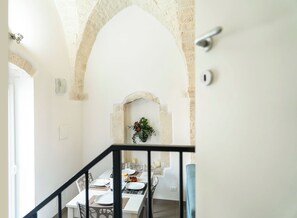 Dining - Leopardi 14 - Casa ottocentesca con terrazza in Ostuni (Ostuni)