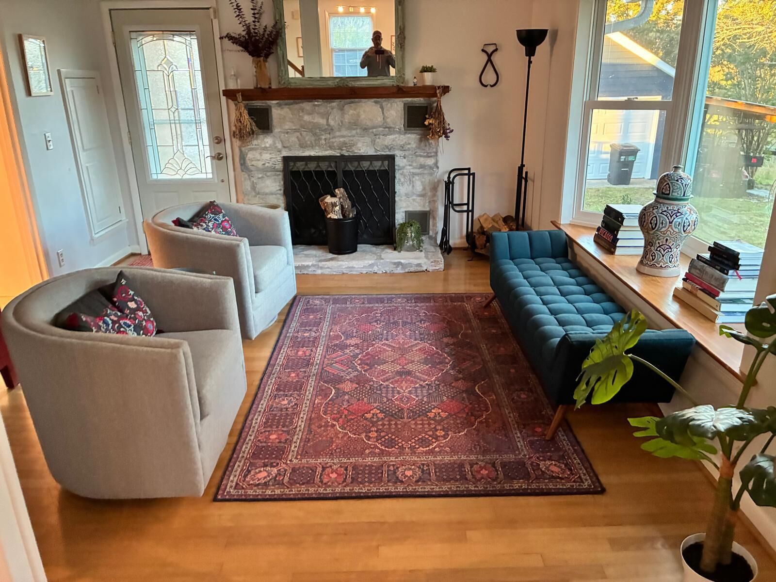 TV, fireplace