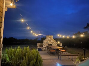 تناول الطعام بالخارج