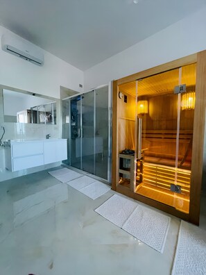 Interior - Zen Oasis Suite, Refuge of tranquility and well-being, unique rejuvenating experience. (Zungoli)