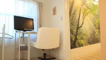 Comfort House, Non Smoking | 3 bedrooms, down duvets, blackout curtains, iron/ironing board