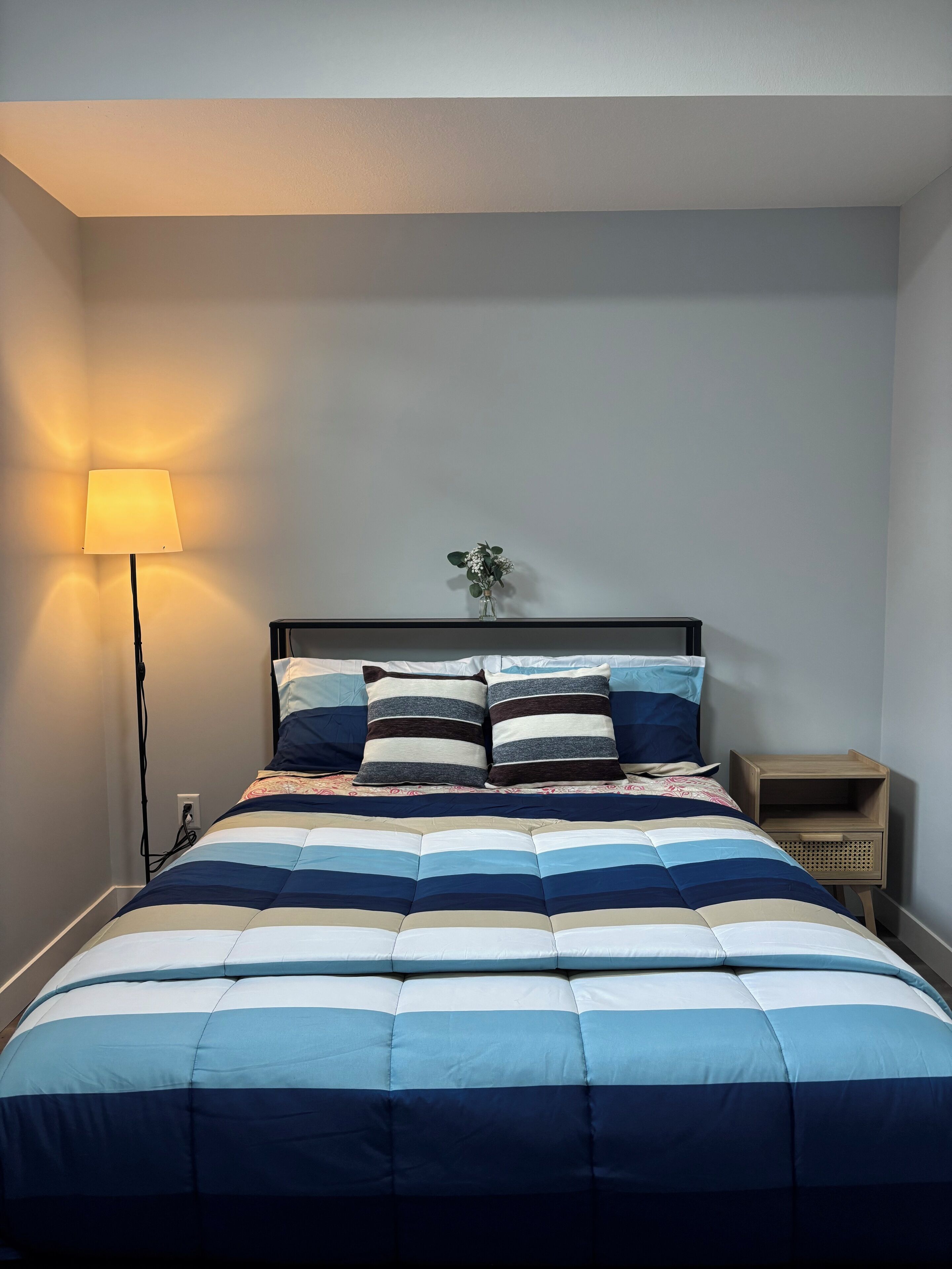 2 habitaciones, tabla de planchar con plancha, wifi y ropa de cama 