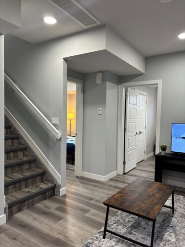 Modern 2 Bedroom Basement Suite