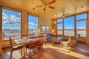 Smart TV, fireplace - A cozy condominium, offering spectacular mountain views! (Pagosa Springs)