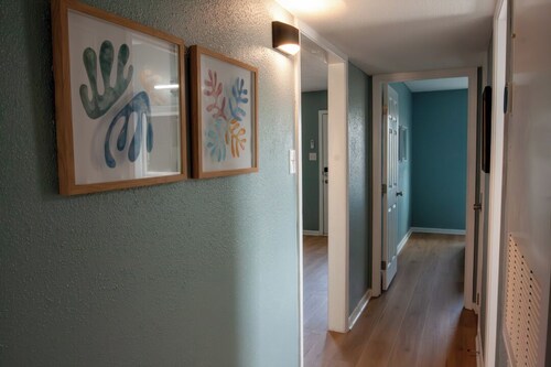 Cottage Close to Campus - Scenic Stroll to Kyle