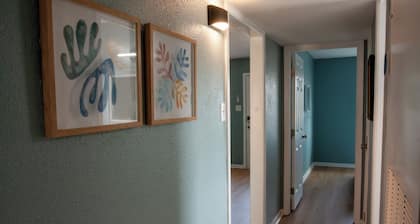 Cottage Close to Campus - Scenic Stroll to Kyle