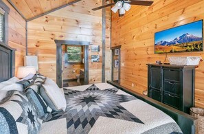 3 bedrooms, desk, iron/ironing board, travel crib