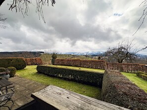 Outdoor dining - Vacation apartment Voralpenidylle (Oberstaufen)