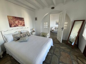 11 bedrooms, iron/ironing board, WiFi, bed sheets