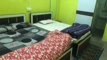 9 bedrooms, iron/ironing board, WiFi, bed sheets