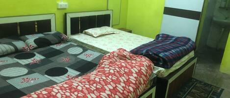 9 chambres, fer et planche à repasser, Wi-Fi, draps fournis