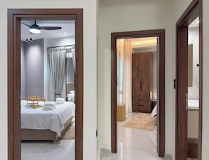 2 bedrooms, desk, soundproofing, iron/ironing board - Modern Muse Two-Bedroom Apartment (Thessaloniki)
