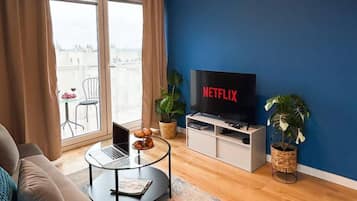 Comfort Apartment, Balcony, City View | Living area | 40-inch TV with cable channels