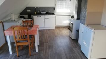 Kühlschrank, Herdplatte, Geschirrspüler