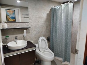 Dusche, Handtücher, Seife, Toilettenpapier