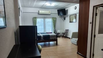 1 bedroom, in-room safe, WiFi, bed sheets