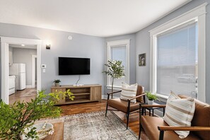 TV, video games, offices - Remodeled, Mins to Beach & Downtown, Downstairs (Michigan City)