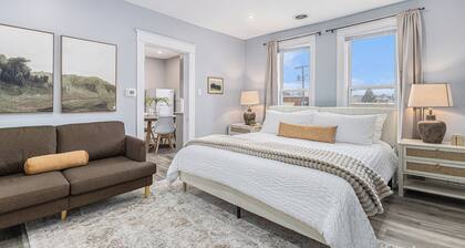 Cozy Updated Studio • 1-Block Downtown & Beach