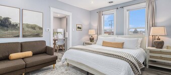 Cozy Updated Studio • 1-Block Downtown & Beach