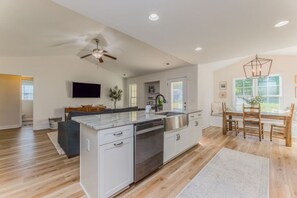 Interior - Holly Ridge Hideaway (Holly Ridge)