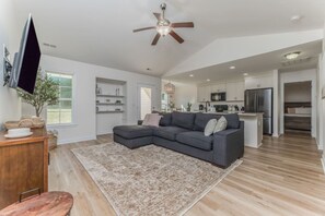 TV - Holly Ridge Hideaway (Holly Ridge)