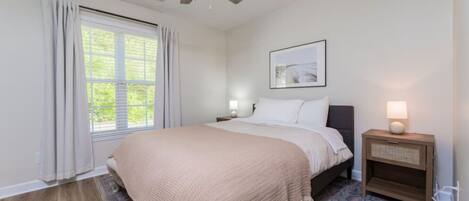 2 bedrooms, desk, iron/ironing board, WiFi