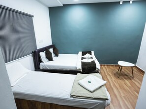 Laptopgeeigneter Arbeitsplatz, kostenloses WLAN