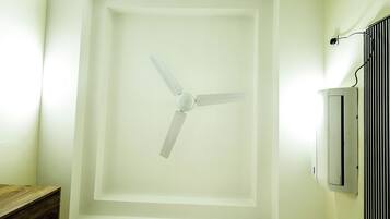 Espai de treball apte per a portàtils i wifi gratuïta