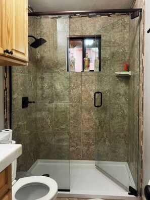 Shower, hair dryer, towels