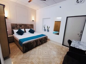 5 Schlafzimmer, Bügeleisen/Bügelbrett, WLAN, Bettwäsche