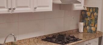 The Almazán. Quiet house with interior courtyard, close to the center and routes.