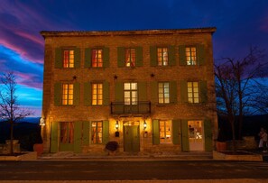 Front of property – evening/night - Chambres d'hôtes La Gourguille (Barjac)