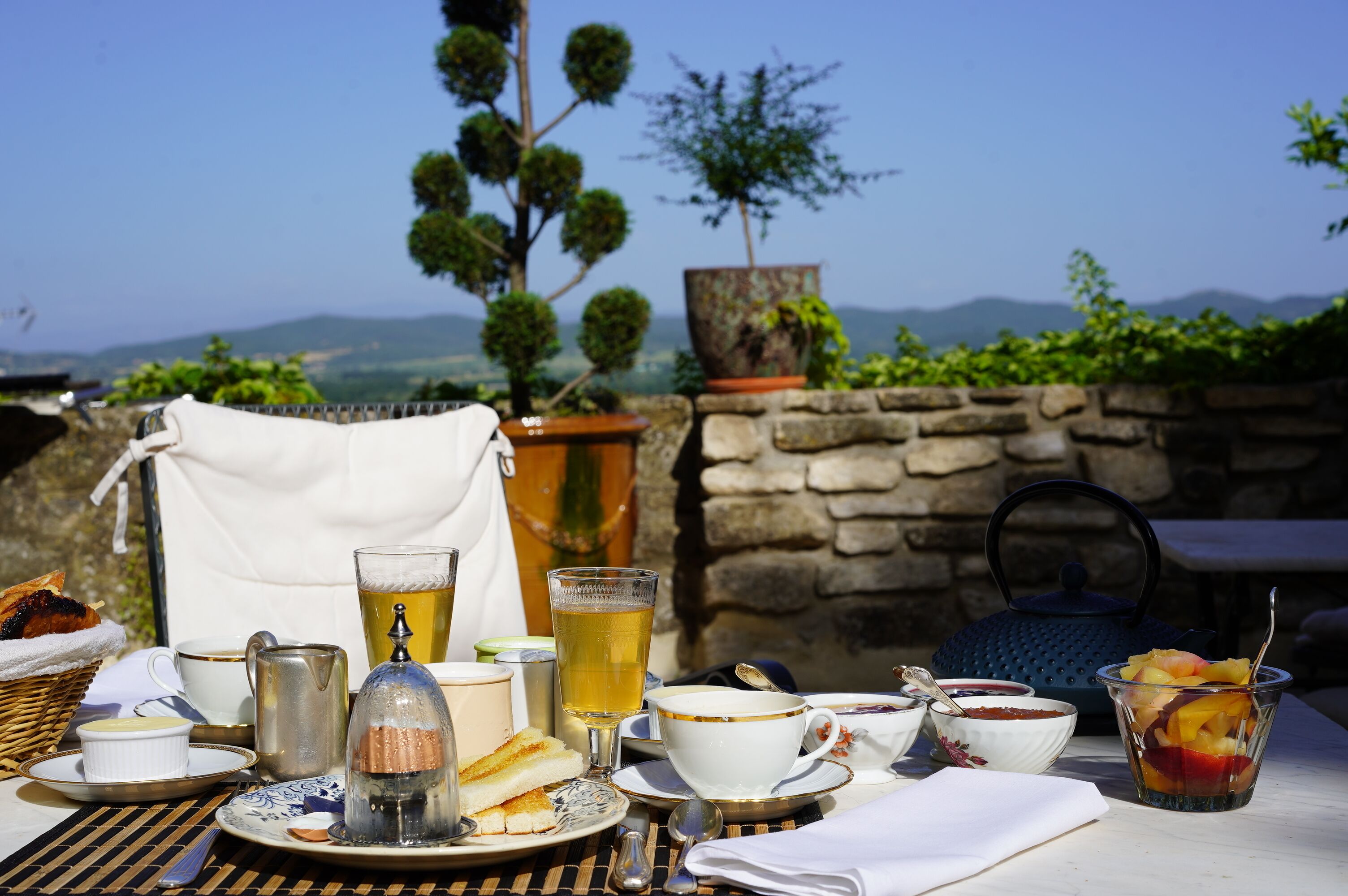 Petit déjeuner complet compris tous les jours