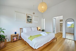 4 makuuhuonetta, silitysrauta/-lauta, ilmainen Wi-Fi, vuodevaatteet