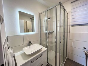 Bathroom - Nice apartment for 4 people with WIFI and TV (Altenmarkt Im Pongau)