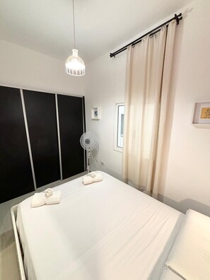 2 室のベッドルーム、WiFi (無料)、ベッドシーツ