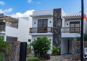 Exterior - Garuda Villa: 4BR luxury with private pool, terrace, WiFi & modern amenities! (Trou-aux-Biches)