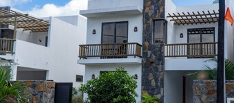 Garuda Villa: 4BR luxury with private pool, terrace, WiFi & modern amenities!