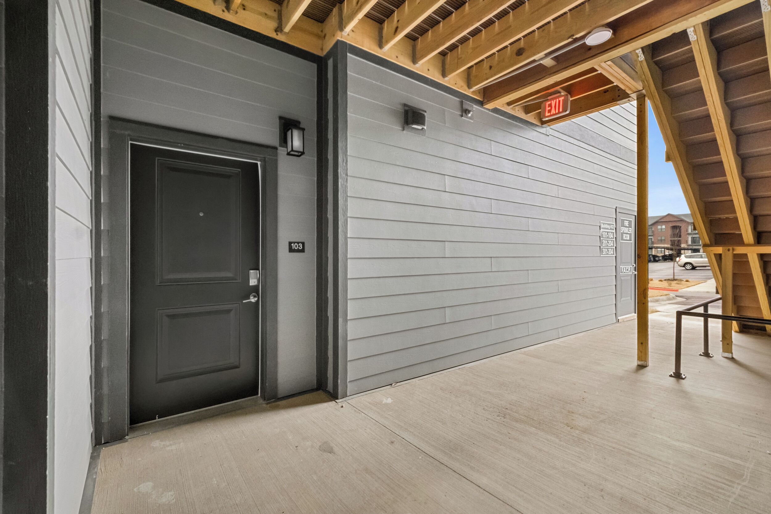 First Floor Access, Close to everything!