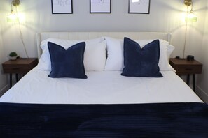 1 Schlafzimmer, Schreibtisch, Bügeleisen/Bügelbrett, Reisekinderbett
