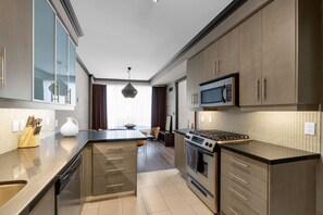 Fridge, microwave, oven, stovetop