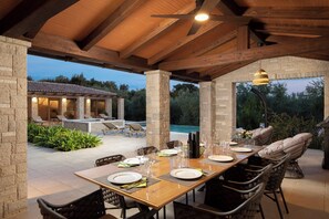 Outdoor dining - Villa Ginetto - 8 Persons, 4 Bedrooms, Private Pool, BBQ (Šišan)