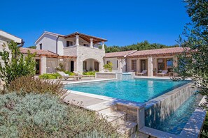 Outdoor pool - Villa Ginetto - 8 Persons, 4 Bedrooms, Private Pool, BBQ (Šišan)