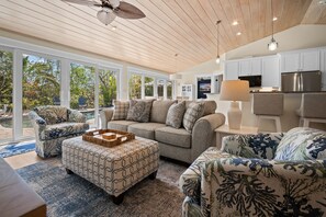 Smart TV, video games, DVD player, books - Paradise Pointe by Beach Boutique Rentals (Anna Maria)